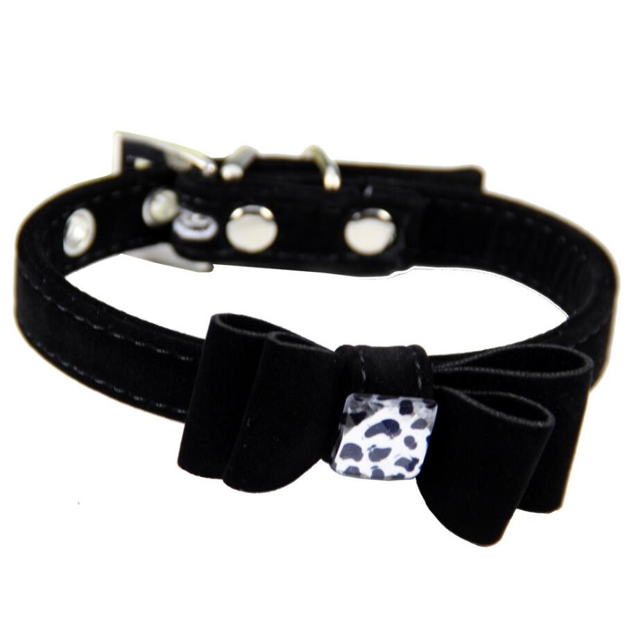 Dog collar made of flannelette with bow tie